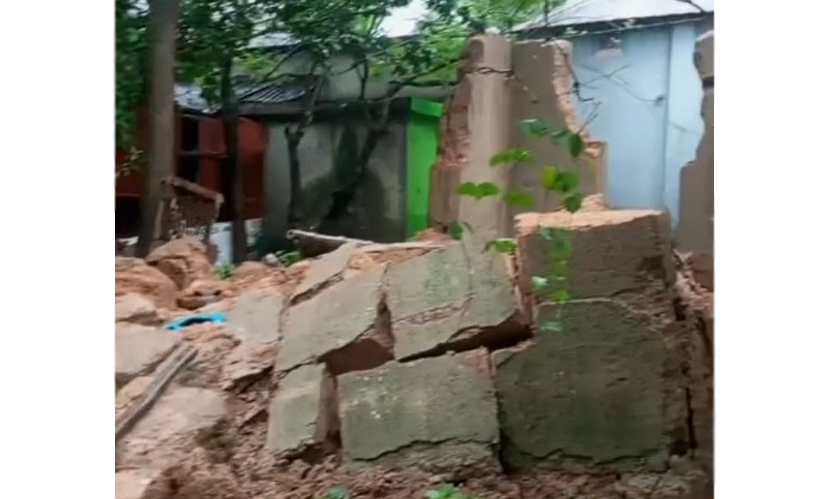 নরসিংদীতে ভারী বর্ষণে মাটির ঘরের দেয়াল ধসে শিশুর মৃত্যু