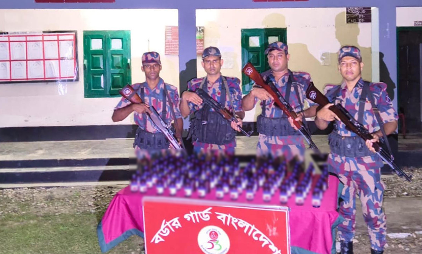 চাঁপাইনবাবগঞ্জ সীমান্তে ৯৪ বোতল নেশাজাতীয় সিরাপ জব্দ
