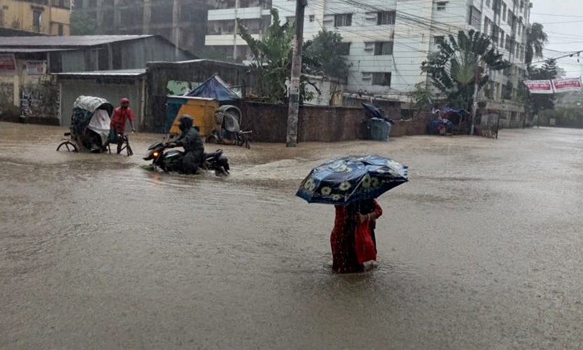 চট্টগ্রামে রেকর্ড বৃষ্টিতে জলাবদ্ধতা, র‌্যাপিড রেসপন্স টিম গঠন