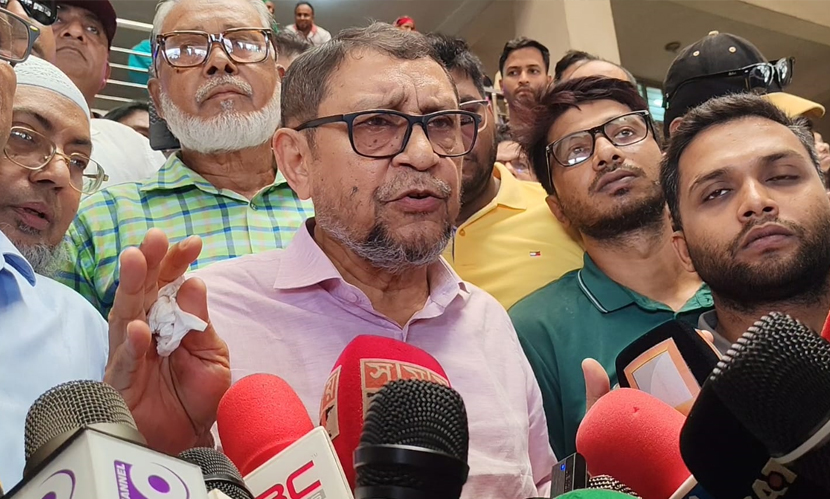 সাতক্ষীরায় হঠাৎ হাসপাতালে স্বাস্থ্যমন্ত্রী, ২ চিকিৎসকের বিরুদ্ধে ব্যবস্থা