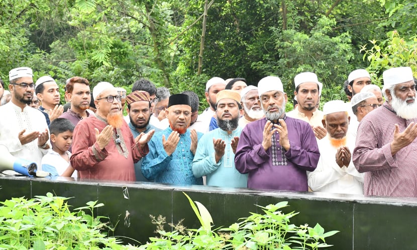 জুলাই শহিদদের কবর জিয়ারত করলেন জামায়াত নেতারা