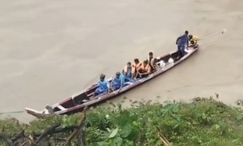 ভারি বর্ষণে নাফাখুমে আটকে পড়া গাইডসহ ৮৭ পর্যটক উদ্ধার
