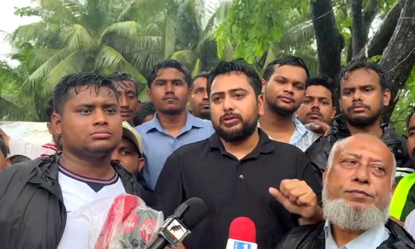 চট্টগ্রামের মানুষ খুবই কষ্টে আছে, সবাই এগিয়ে আসুন: নাহিদ ইসলাম