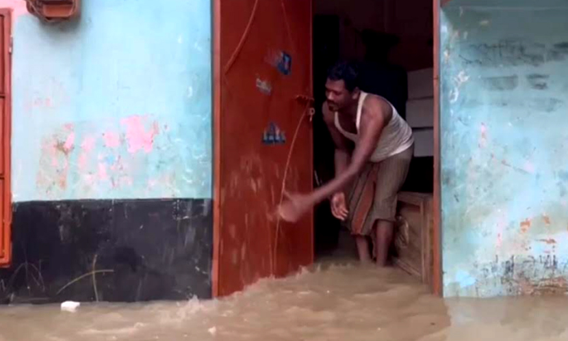 বান্দরবানে পানি কমতে শুরু করলেও দুর্ভোগ কাটেনি, যোগাযোগ বিচ্ছিন্ন