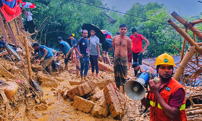 ভূমিধসে রোহিঙ্গা শিবিরে ১৭ জনের মৃত্যু, বাস্তুচ্যুত ৩ হাজারের বেশি