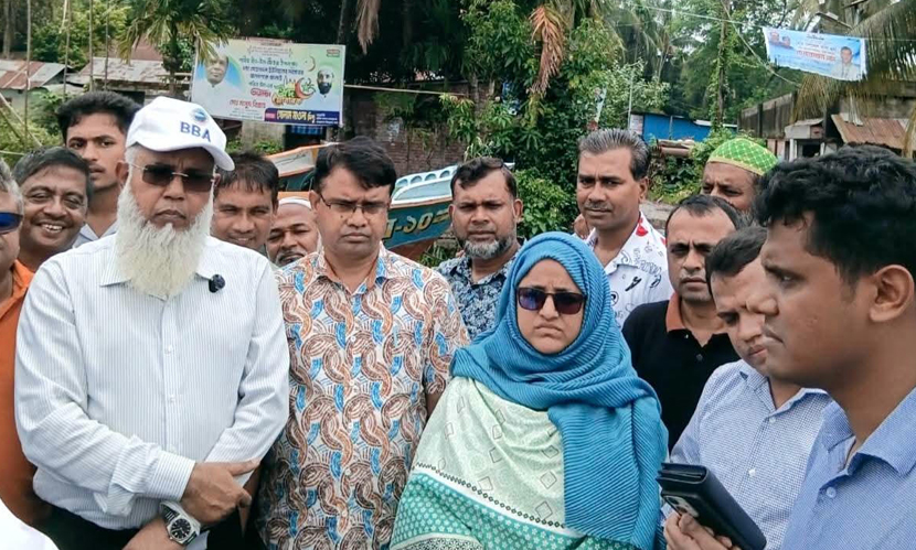সন্ধ্যা নদীতে সেতু নির্মাণের সম্ভাব্য স্থান পরিদর্শনে সেতু সচিব