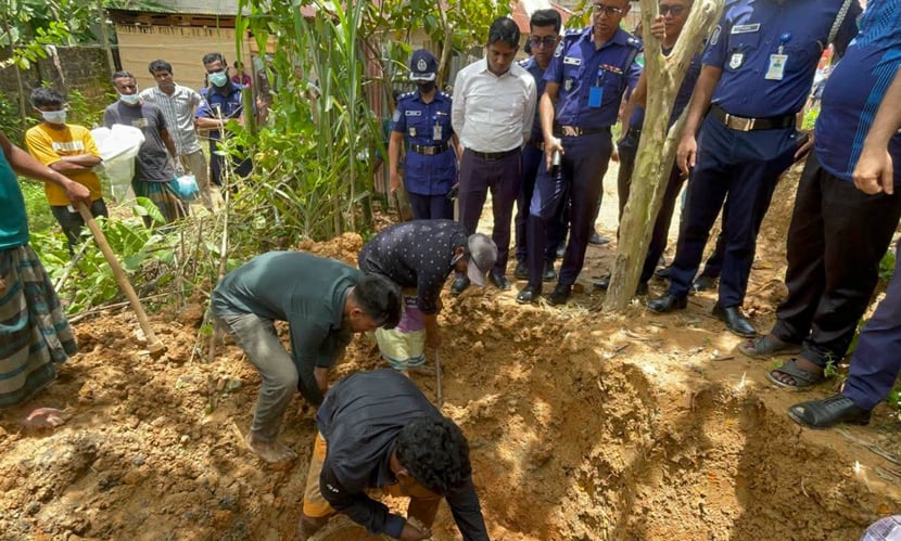 স্ত্রীকে হত্যার পর ৮ ফুট গভীরে মাটিচাপা, জিডি করতে এসে স্বামী গ্রেফতার