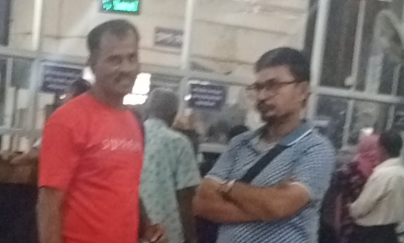 সোনালী ব্যাংকে ছেঁড়া-ফাটা নোট বদলাতে দালালদের দৌরাত্ম্য
