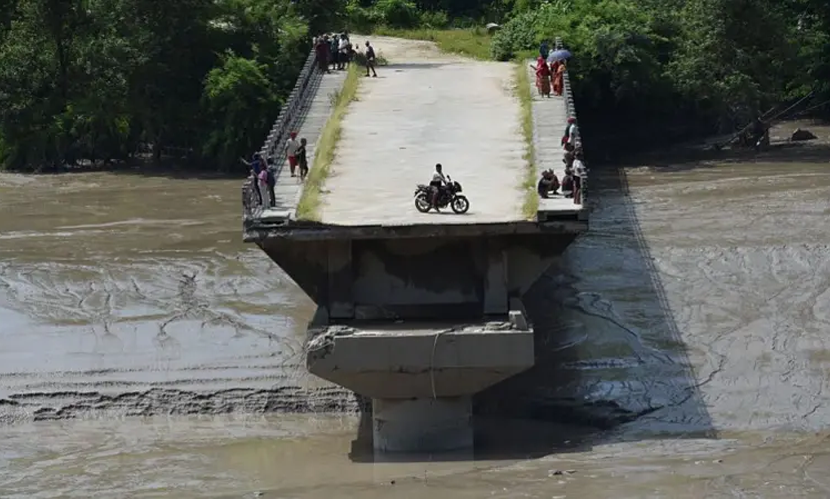 দ্বিতীয় বন্যার আশঙ্কায় নেপাল-তিব্বত সীমান্তে চীনের উদ্ধার অভিযান স্থগিত