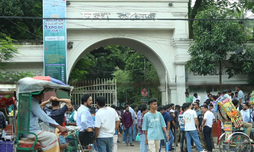 এবার ঢাকা কলেজে ছাত্রদল-শিবির সংঘর্ষ