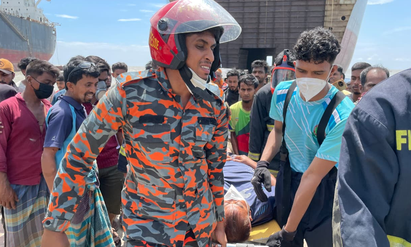 চট্টগ্রামে শিপইয়ার্ডে বিষাক্ত গ্যাস: নিহত বেড়ে ১০