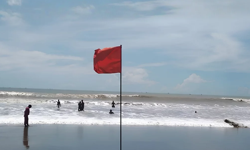 ৪ সমুদ্রবন্দরে ৩ নম্বর সতর্কসংকেত