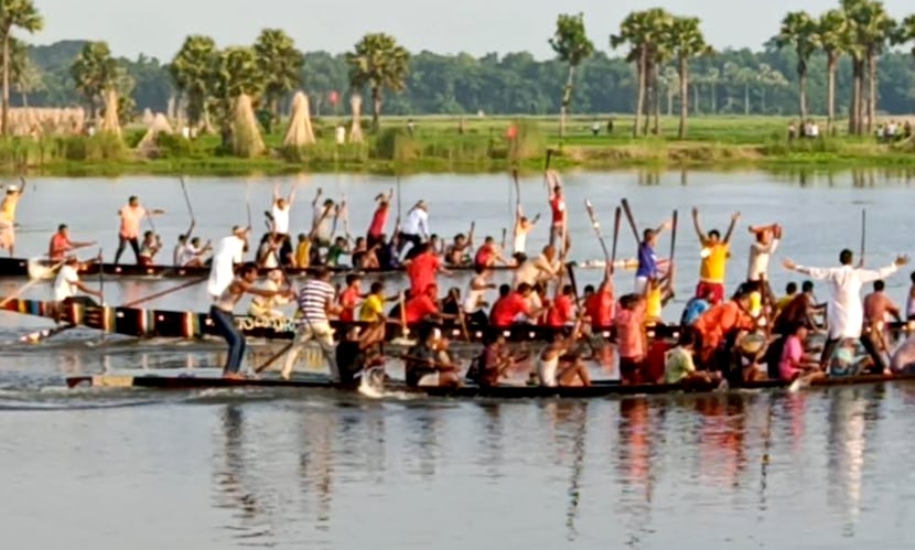 ফরিদপুরে ঐতিহ্যবাহী নৌকাবাইচ অনুষ্ঠিত
