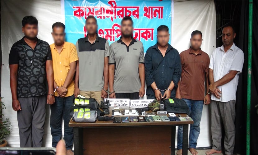মাদারীপুর থেকে কলকাঠি নাড়ছিলো ৪৫ মামলার জামিনের আসামি তৈয়ব