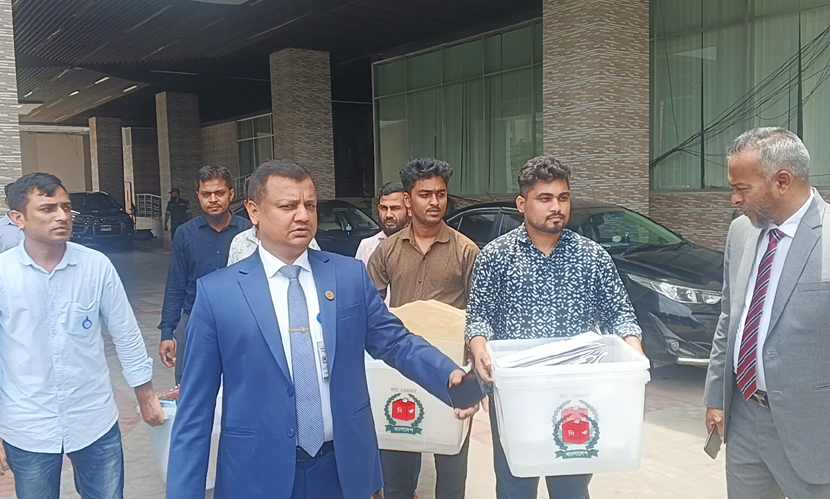 রাষ্ট্রপতি নির্বাচন: ‎ব্যালট পেপারসহ ভোটের সামগ্রী নিয়ে সংসদের পথে ইসি