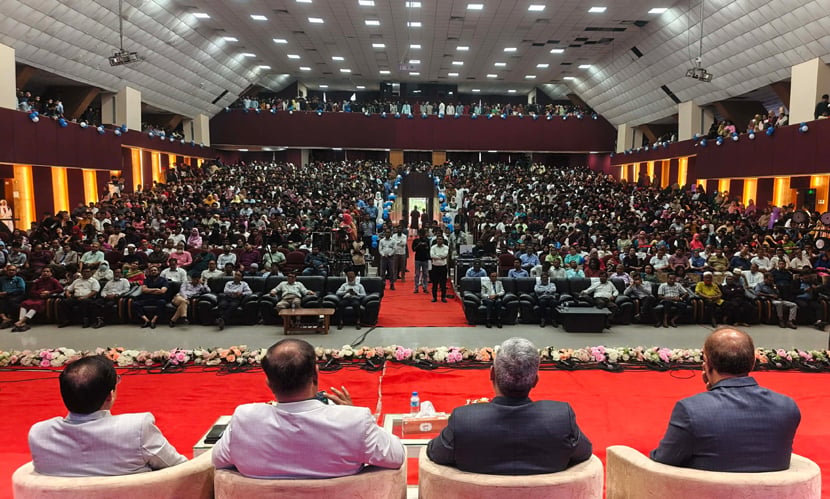 জমকালো আয়োজনে নবীনদের বরণ করে নিল রাবি