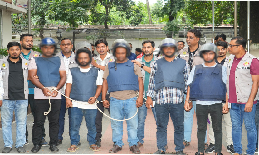উত্তরায় সোয়া কোটি টাকা লুটে পেশাদার ছিনতাইকারী