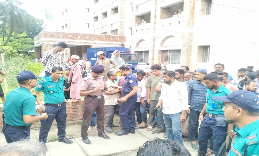 বরিশালে আদালতের প্রধান ফটকের সামনে ককটেল বিস্ফোরণ