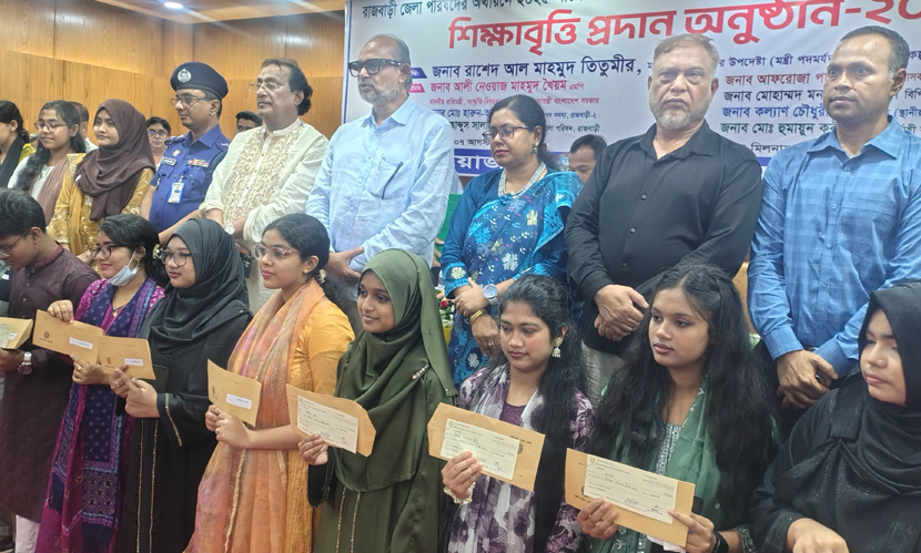 আগে প্রকল্প চালু হতো লুট হওয়ার জন্য: অর্থ উপদেষ্টা
