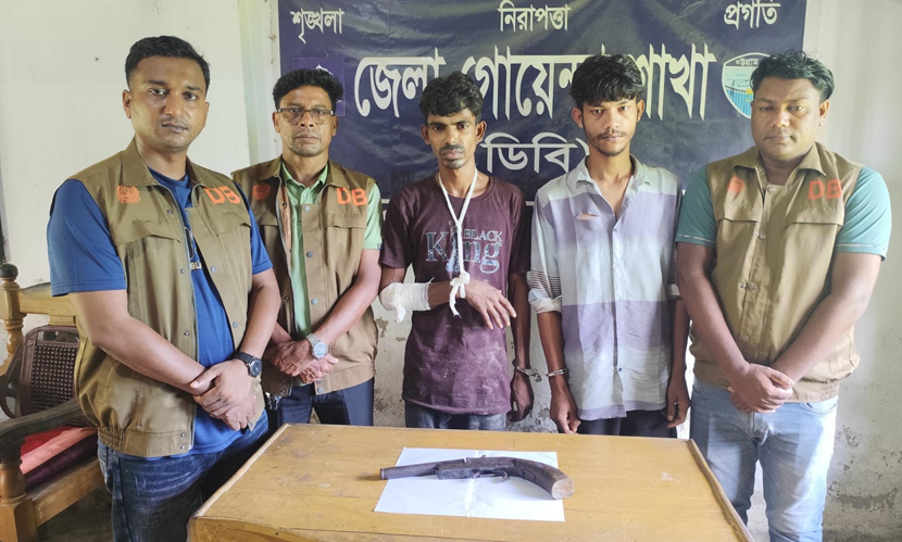 নোয়াখালীতে মাদরাসা থেকে বন্দুকসহ দুই যুবক গ্রেফতার