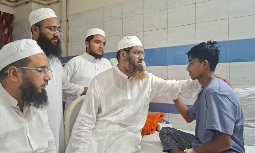 আলিফকে দেখতে হাসপাতালে খেলাফত মজলিসের আমির