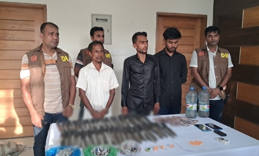 বাগেরহাটে মাদক, ছুরি ও জাল নোটসহ গ্রেফতার ১১