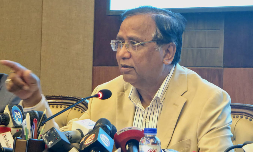মূল সড়কে বসতে পারবেনা হকাররা: ডিএসসিসি প্রশাসক