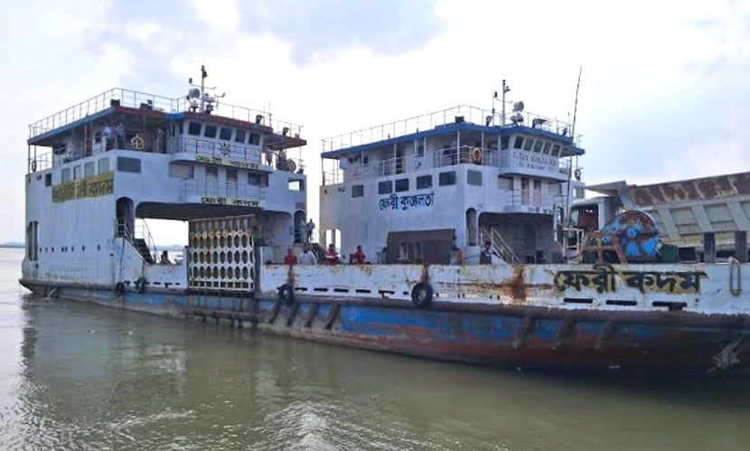 চিলমারীতে ব্রহ্মপুত্র নদে নাব্যতা সংকটে ১৫দিন ধরে ফেরি বন্ধ