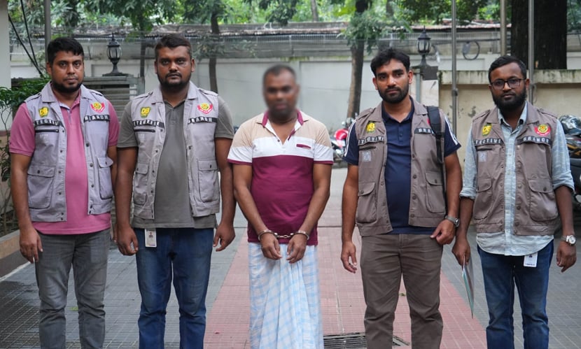 মেজর-কর্নেল ও এসপি পরিচয়ে চাকরির প্রলোভন, প্রতারক গ্রেফতার