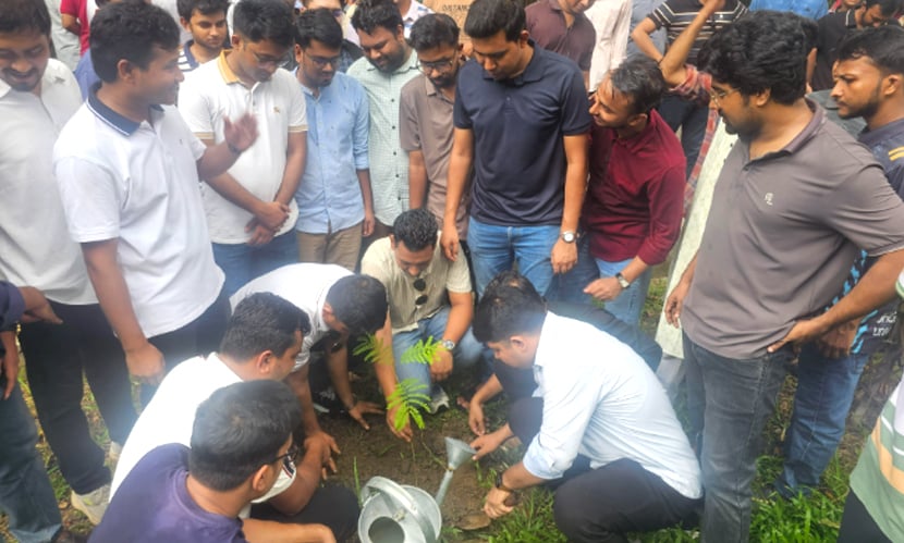 ঢাবিতে গণ-অভ্যুত্থানের শহিদদের স্মরণে বৃক্ষরোপণ কর্মসূচি