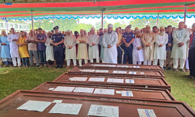 সৌদি আরবে আগুনে নিহত নওগাঁর ৭ জনের জানাজা সম্পন্ন