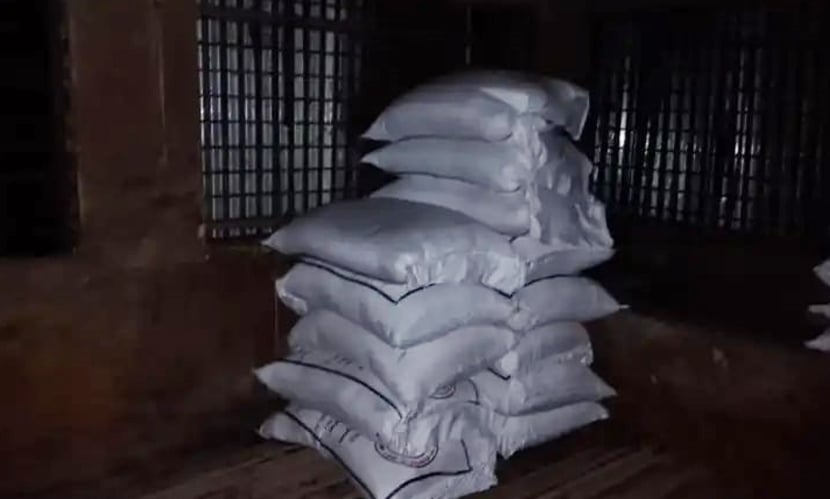 গাইবান্ধায় সাবেক ইউপি চেয়ারম্যানের বাড়ি থেকে ৭২ বস্তা সার জব্দ