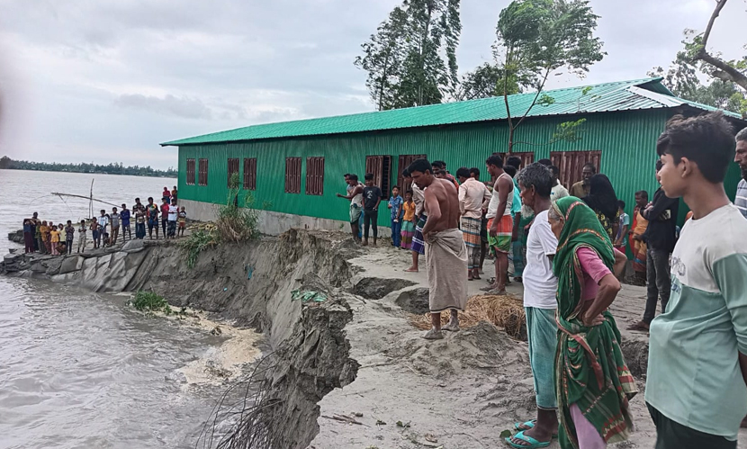 মন্ত্রীর আশ্বাসেও রক্ষা হলো না, নদীগর্ভে বিলীন চরাঞ্চলের একমাত্র বিদ্যালয়