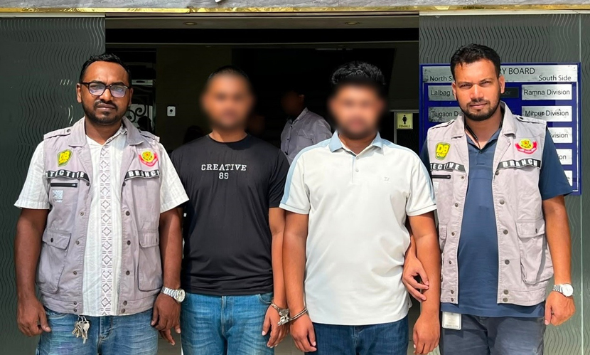 অনলাইনে অস্ত্র বিক্রির নামে প্রতারণা, গ্রেফতার ২