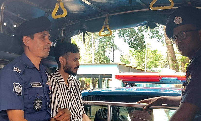 সিরাজগঞ্জে রিভলবার-গুলিসহ যুবক গ্রেফতার