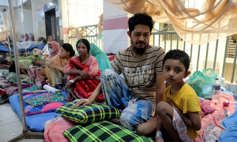রাজধানীর হাসপাতালগুলো ডেঙ্গু রোগীদের বেডসংকট। ছবি: সারাবাংলা