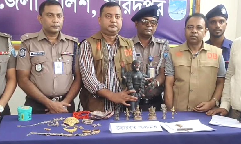 ফরিদপুরে কোটি টাকার কষ্টি পাথরের মুর্তিসহ গ্রেফতার ৪