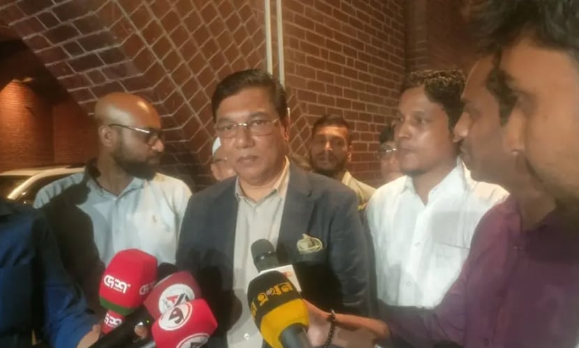 নিজের গাড়িতে মামলায় দুঃখ প্রকাশ, ট্রাফিক আইনে ‘খুশি’ বিমানমন্ত্রী