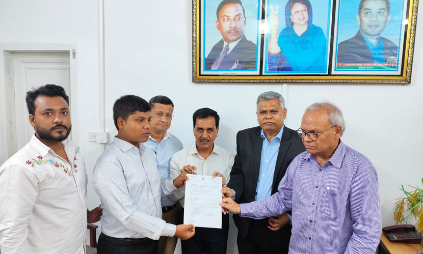 প্রধানমন্ত্রীর উদ্যোগে চাকরি পেলেন দৃষ্টিহীন রাবি শিক্ষার্থী