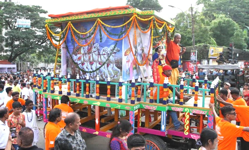 জন্মাষ্টমী উপলক্ষ্যে ঢাকেশ্বরী মন্দির থেকে বর্ণাঢ্য শোভাযাত্রা