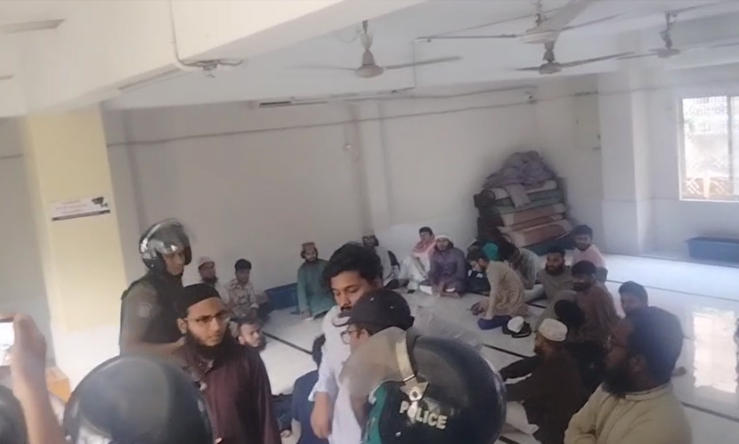 তেজগাঁও কলেজে গোপন বৈঠক, আটক ২৩
