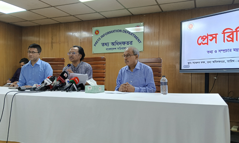 নতুন পে-স্কেলের সঙ্গে সাংবাদিকদের সুবিধাও দেখা হবে: তথ্য উপদেষ্টা
