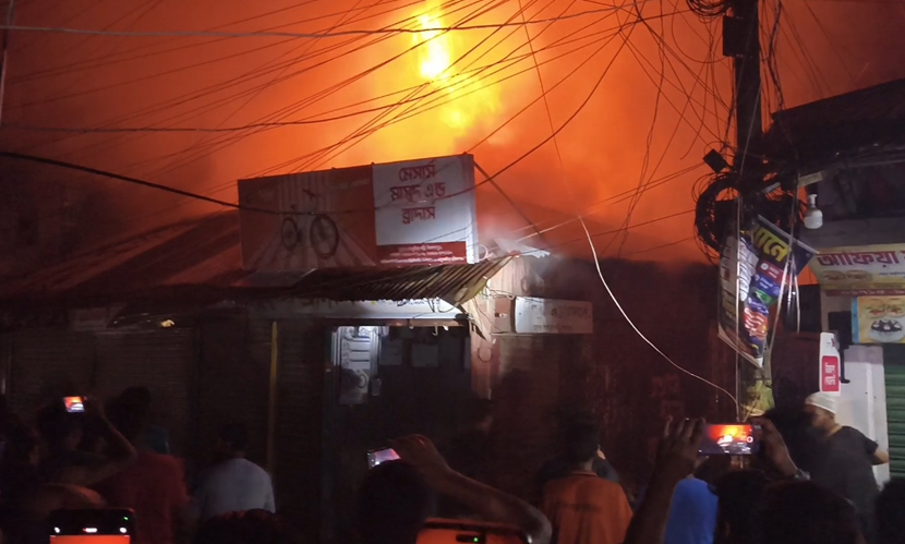 পিরোজপুরে আগুনে পুড়ল ৬ দোকান
