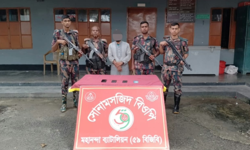 শিবগঞ্জ সীমান্তে ভারতীয় চোরাই মোবাইলফোনসহ যুবক আটক