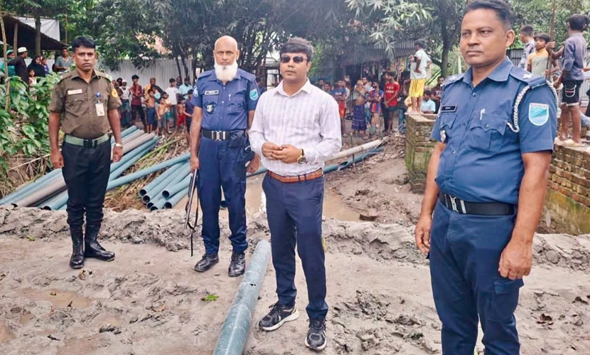 মানিকগঞ্জে কালীগঙ্গা নদীতে অবৈধ ড্রেজার, লাখ টাকা জরিমানা