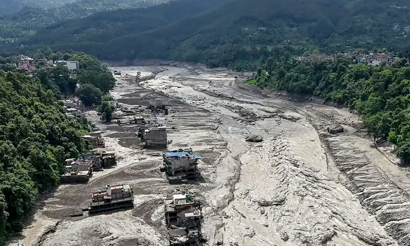 নেপালে আকস্মিক বন্যা এবং ভূমিধসের ঘটনায় শোক বইয়ে স্বাক্ষর বাংলাদেশের