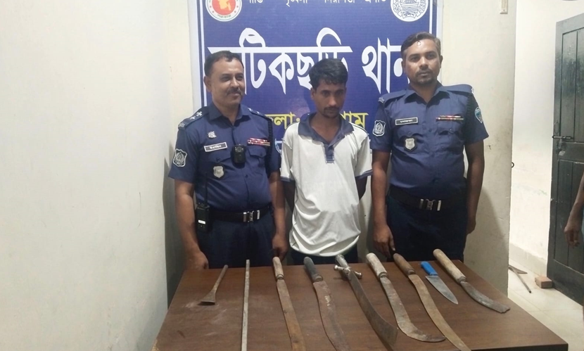 ডেভিড ইমনের সহযোগী টেস্টার মোবারক অস্ত্রসহ গ্রেফতার