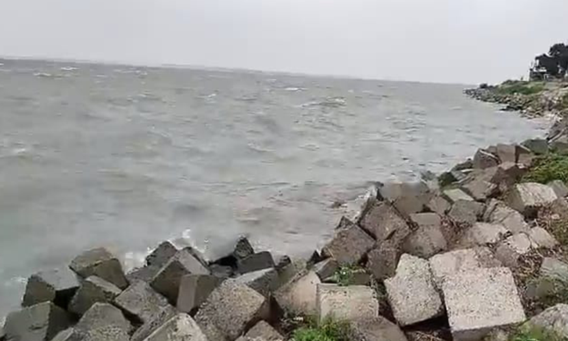 পদ্মায় নৌকাডুবি: ভারতে ১০ বাংলাদেশি উদ্ধার, নিখোঁজ ১