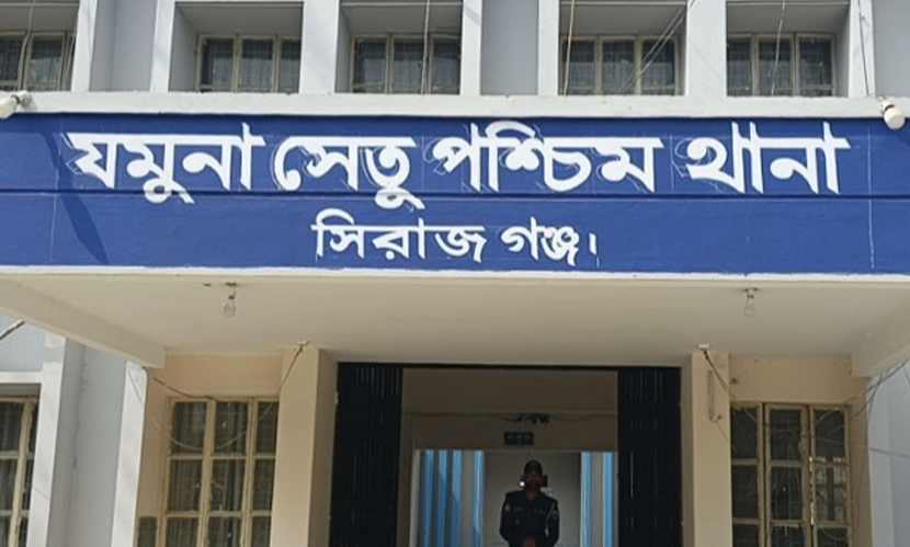 সিরাজগ‌ঞ্জে বিকল ট্রাকে বাসের ধাক্কা, নিহত ২
