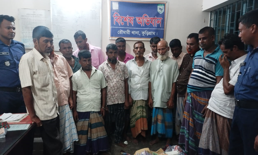 কুড়িগ্রামে জুয়ার আসরে অভিযান, দেড় লাখ টাকাসহ গ্রেফতার ১৪